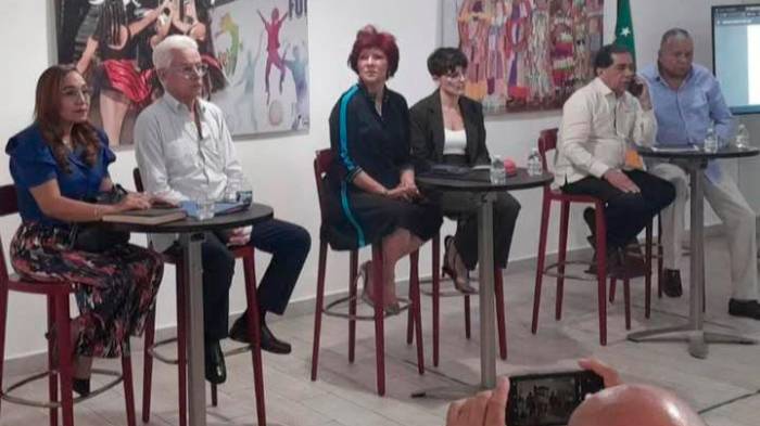 En la reunión estuvo la diputada Yuzaida Marín, Ricardo Fábrega, Ventura Vega y José Muñóz