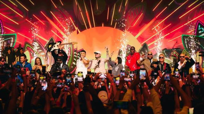 Los panameños Boza, Seche junto al puertoriqueño Farruko rindieron homenaje a El General durante el opening de los Premios Juventud 2025.