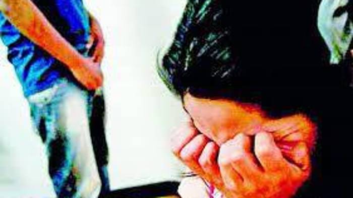 Hombre de 64 años lujurió a una menor, luego la atacó y violó