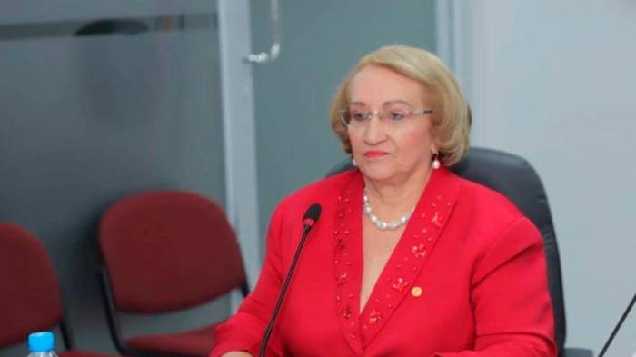 Etelvina de Bonagas, rectora.