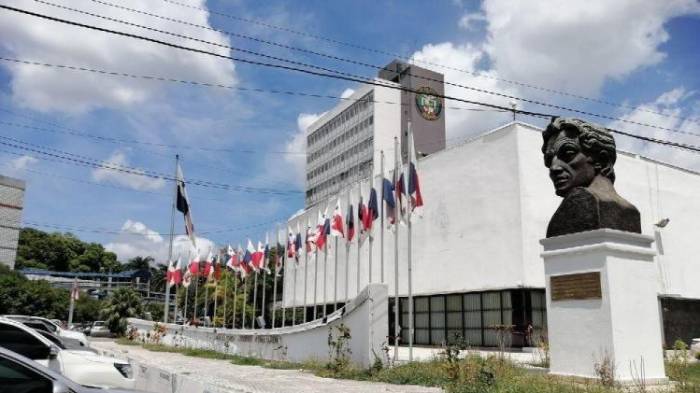 Las sesiones extraordinarias se realizan del 12 de mayo hasta el 12 de junio.