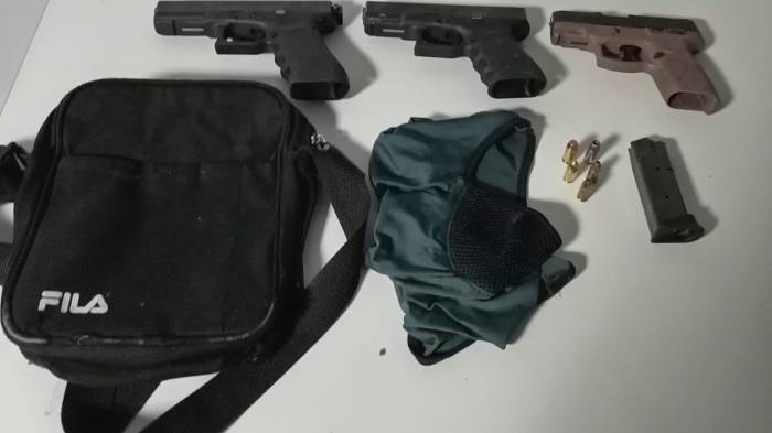 Las armas estaban dentro de una bolsa.