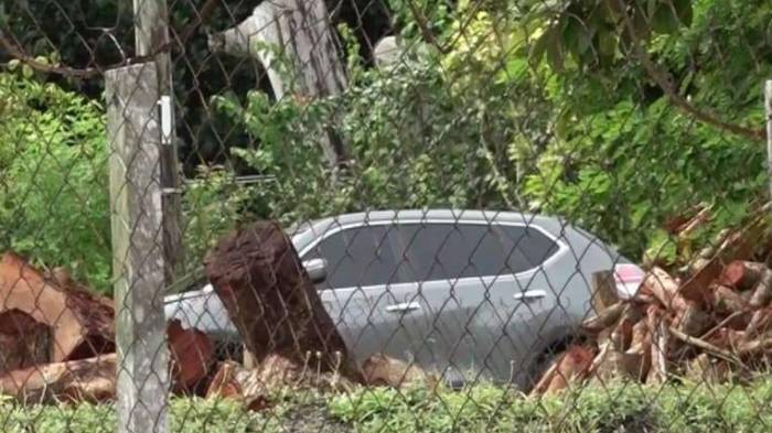 El occiso estaba sin camisa.