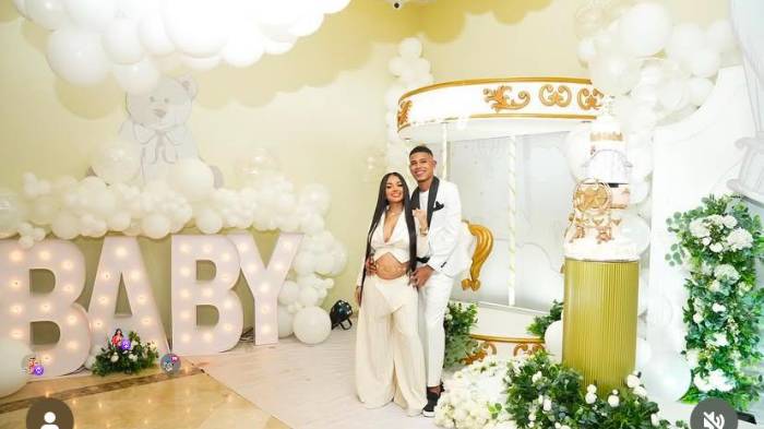 “Dios sabía lo que mi corazón necesitaba y me mandó un hijo”, escribió Anyuri al anunciar que será mamá de un varoncito.