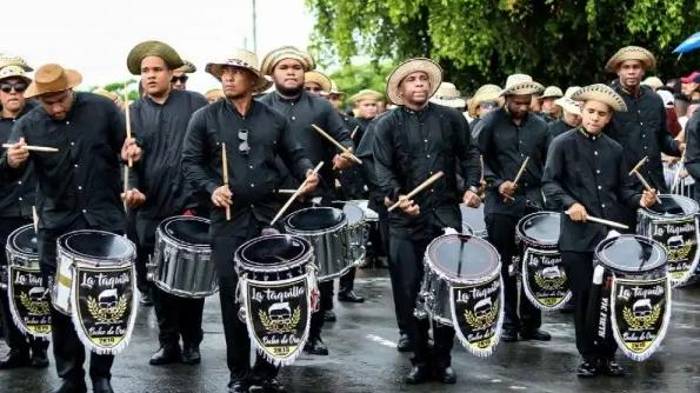 El Gran Desfile de Bandas Independientes comienza a las 11:00 de la mañana de este domingo.