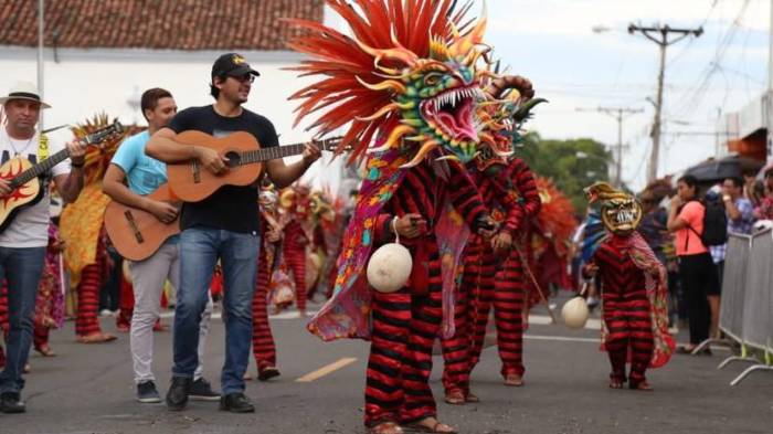 Danzas folclóricas son el gran atractivo.