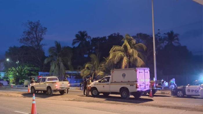 Unidades de la Policía Nacional y personal del Ministerio Público realizaron el levantamiento de los cuerpos e iniciaron las investigaciones en la escena del accidente en Chame.