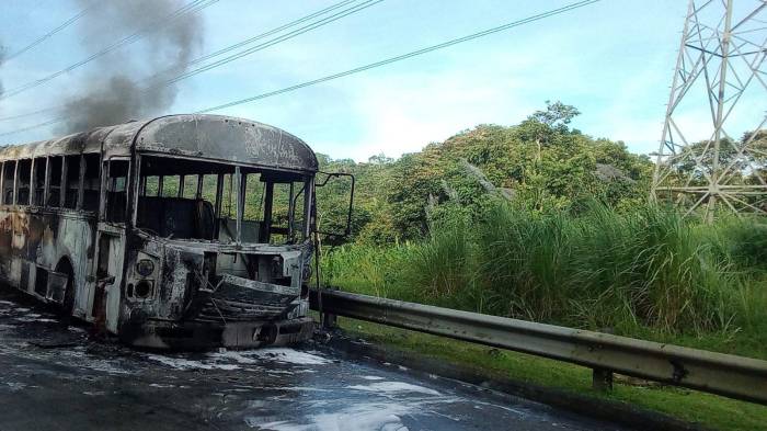 Autobús se incendia en el Corredor Norte