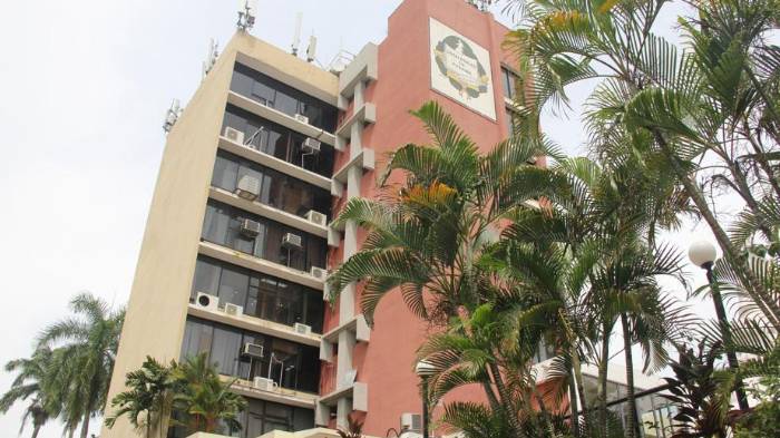 ¡Trancazo en la educación superior! Comisión bajo fuego por atrasos en planes de estudio