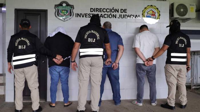 Cuatro personas quedaron a órdenes de las autoridades por la presunta posesión ilícita de armas.
