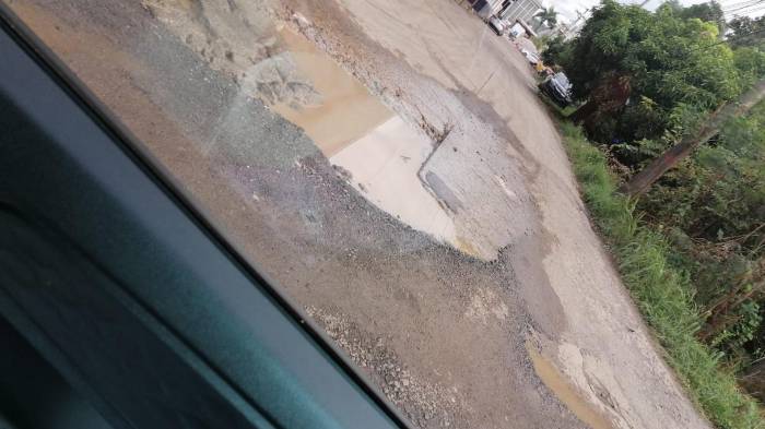 Conductores piden a la autoridades que reparen la vía.