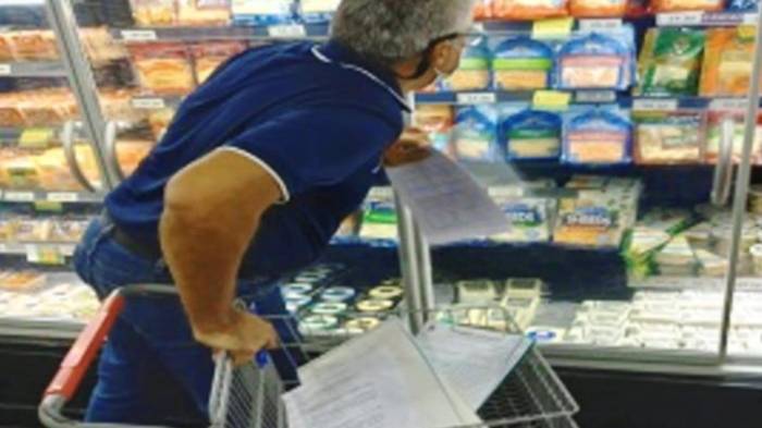 Acodeco explica que las etiquetas de precios en los anaqueles no sustituyen el letrero obligatorio que exige la ley.