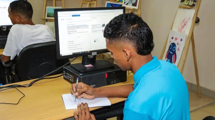 A través del programa de Jóvenes y Adultos del Meduca, los estudiantes que asisten al Cefodea pueden culminar la premedia en horario y complementar su formación con 500 horas de práctica profesiona