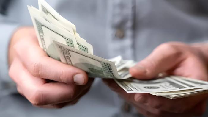 La mayoría de los panameños gasta su salario en la primera semana y apenas logra cubrir lo esencial.