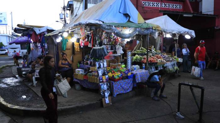 Los microempresarios informales esperan que la Alcaldía cumpla con el compromiso de crear espacios formales y dignos, donde puedan ejercer su actividad sin persecución.