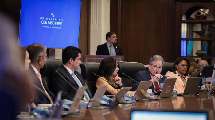 El Consejo de Gabinete.