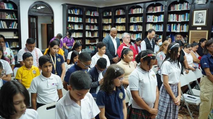 Los participantes ponen a prueba su dominio del lenguaje, la ortografía y su capacidad de concentración.