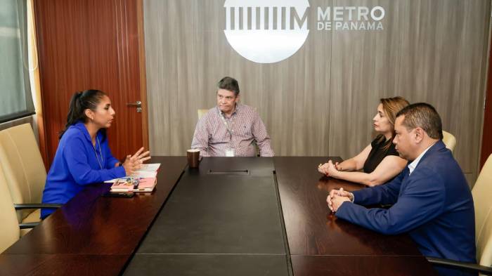 Personal de la Lotería Nacional de Beneficencia y del Metro de Panamá se reunieron hoy.