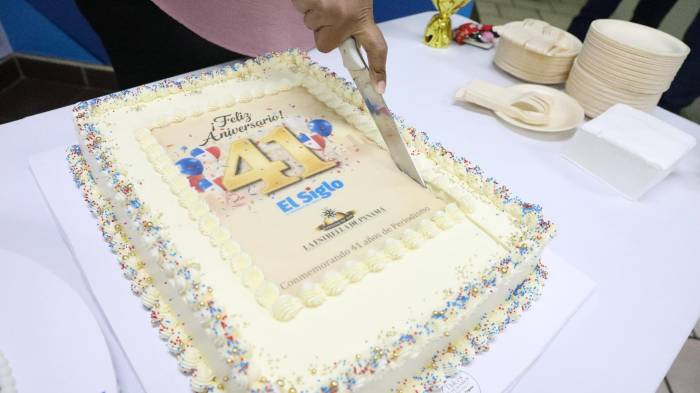 Celebrando los 41 años del Periódico del Pueblo