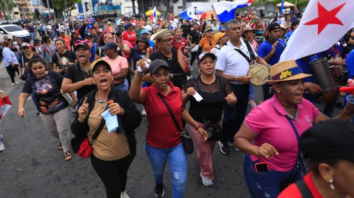 Se trata de 167 mujeres y 137 hombres que fueron separados de sus cargos tras la huelga.