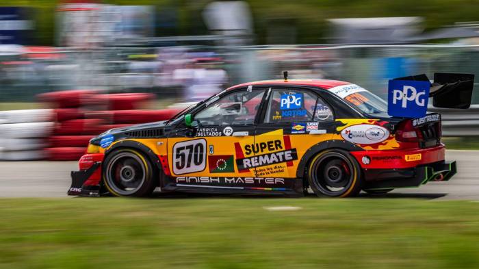 El piloto chiricano intensifica los preparativos finales de su estelar auto Mitsubishi Evolution.