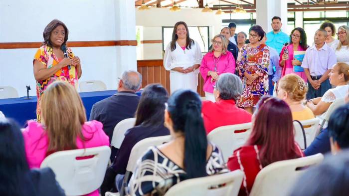 Empieza el programa ‘Escuela para Padres’ del Meduca