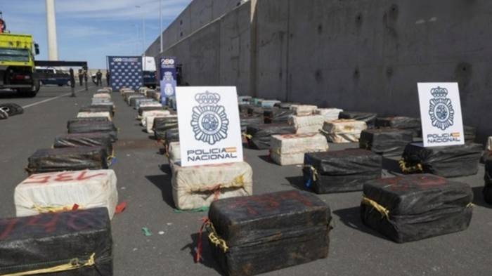 Nueve tripulantes resultaron detenidos en el operativo.