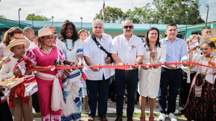 Aguadulce | El Barrero estrena escuela con Internet de alta velocidad