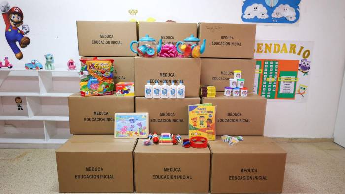 Las declaraciones de Molinar se dieron durante la entrega de cajas con útiles escolares y recursos didácticos en el Centro Educativo Katiuska.