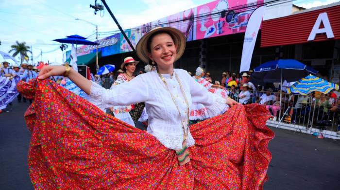 La pollera panameña: Un tesoro de tradición y belleza