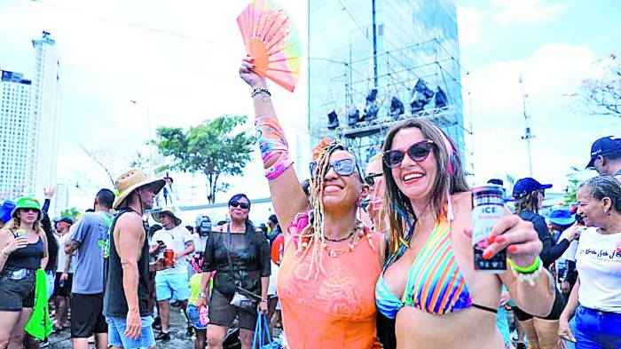 Lluvia y culecos desatan la locura en la Cinta Costera