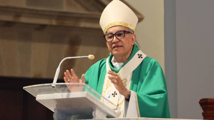 Monseñor José Domingo Ulloa durante la homilía dominical en la Catedral Basílica Santa María la Antigua, donde llamó a iniciar el cambio desde el corazón.