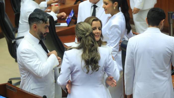 Shirley Castañedas gana la presidencia de la Asamblea