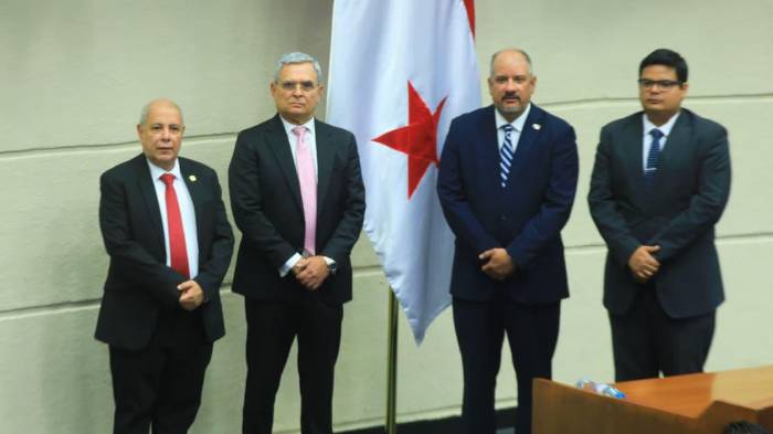 Los dos magistrados fueron juramentados esta tarde.