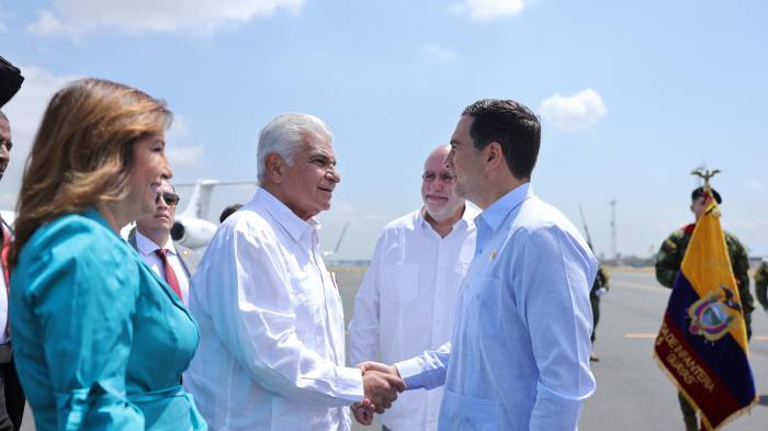 Mulino llega a Ecuador para encuentro con Noboa