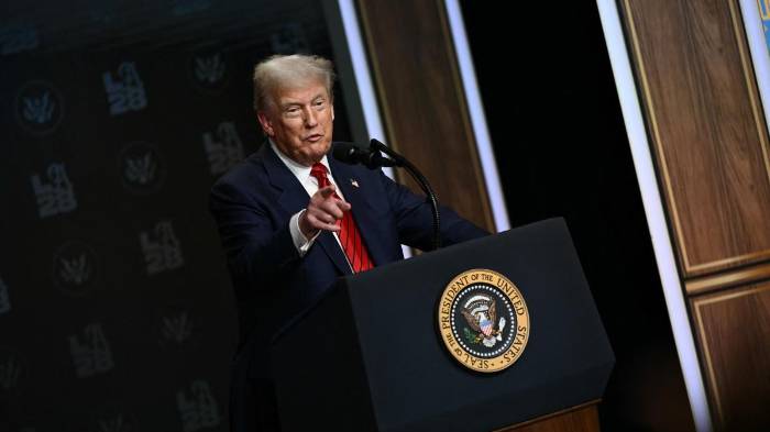 Donald Trump durante conferencia de prensa en la Casa Blanca.