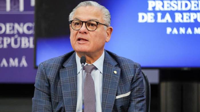 Anel ‘Bolo’ Flores, contralor general, anunció auditorías por fondos municipales y defendió la legalidad de las transferencias realizadas por el Gobierno.