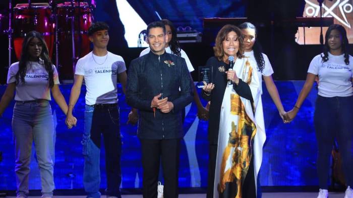 Por su aporte cultural y social, la artista plástica Olga Sinclair, recibió el Premio Faro Panamá 2025