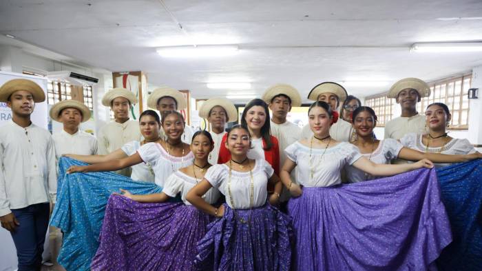 Estudiantes graduandos reciben herramientas para mejorar su perfil profesional