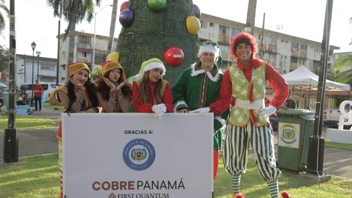 Alcaldía de Colón y Cobre Panamá encienden la Navidad en el Paseo Marino