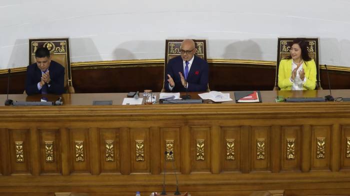 Jorge Rodríguez preside la Asamblea.