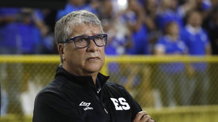 El entrenador de El Salvador, Hernán Darío Gómez.