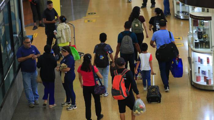 Sigue el éxodo hacia el interior del país