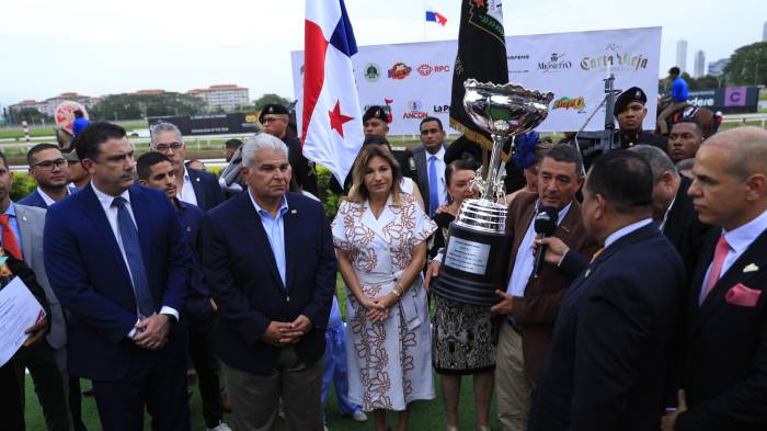 ‘Senescal’ gana de forma impresionante