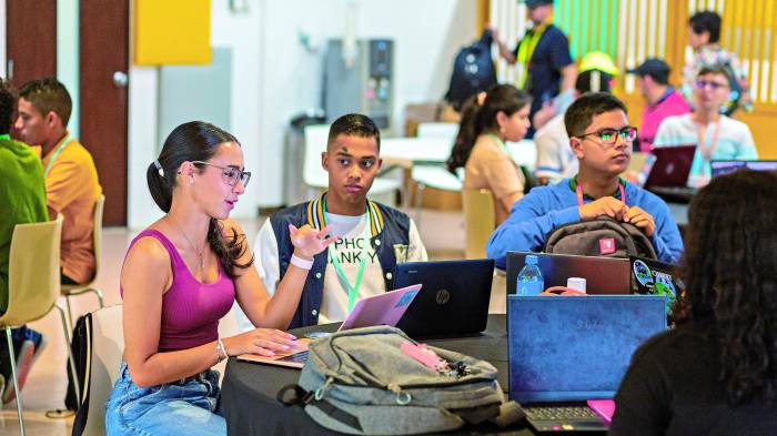 Los estudiantes también producirán en colaboración la Revista Semana Crónica 2025, que recogerá lo vivido y aprendido.