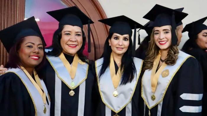 Primera promoción del Doctorado en Ciencias de la Comunicación Social.