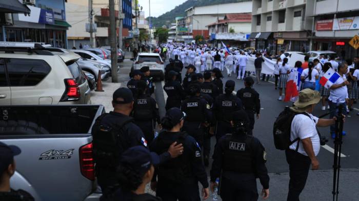 Enfermeras toman las calles al grito de “¡No a la Ley 462!”