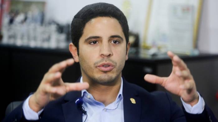 El diputado José Pérez Barboni, del Movimiento Otro Camino (MOCA), habla durante una entrevista con EFE el 9 de julio de 2025 en Ciudad de Panamá.