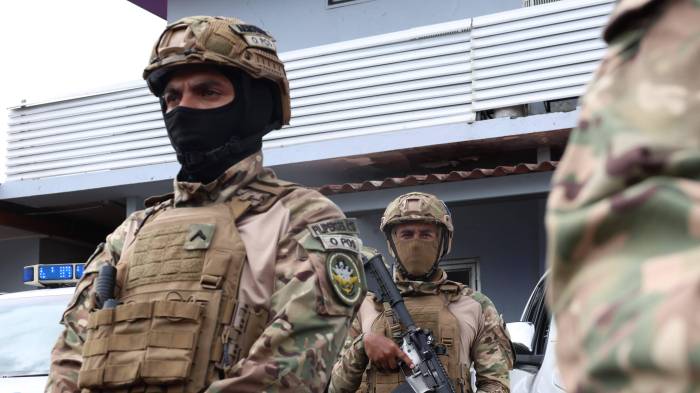 Unidades de la Policía Nacional y otros estamentos de seguridad participan en el despliegue de 500 agentes adicionales en San Miguelito como parte de la estrategia de Control Territorial Focalizado.