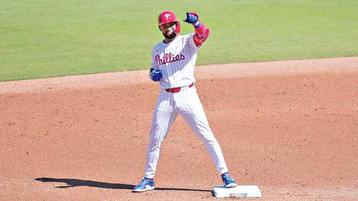 El panameño Edmundo Sosa completó prácticas en vivo ayer y se perfila para ser activado por los Filis.